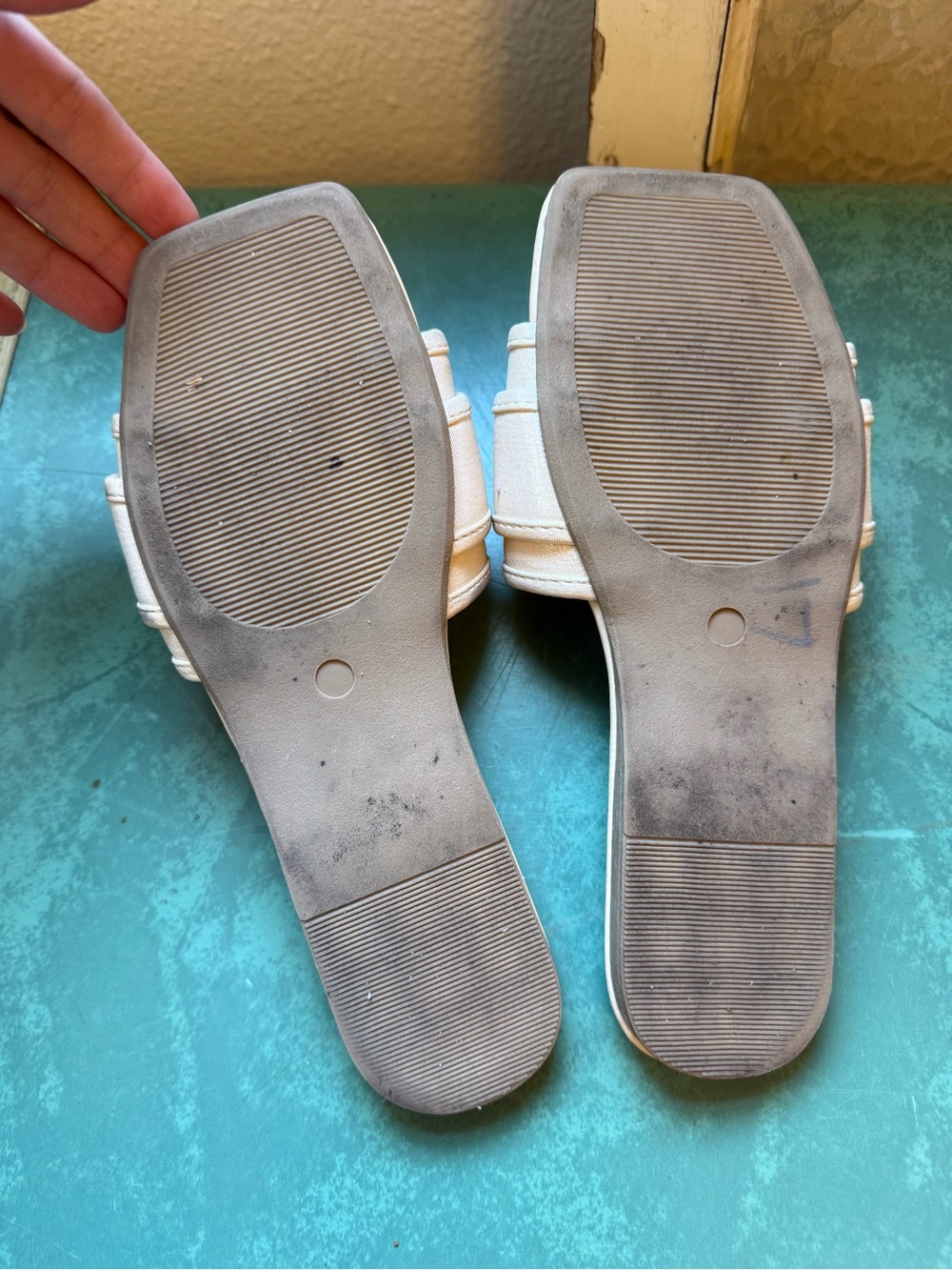 Y2K Juicy Couture Heart-Buckle Beige Slide Sandals - Picture 6 of 7